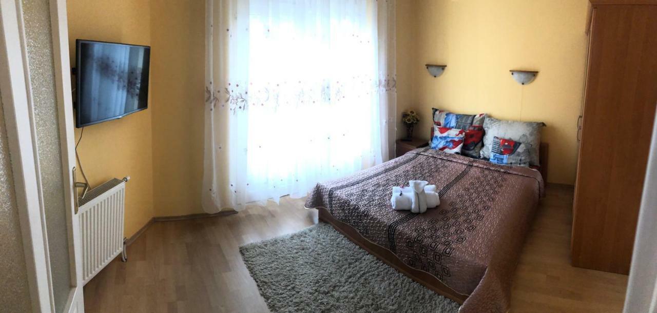 Ferienwohnung Rubint Apartman Gyula Exterior foto